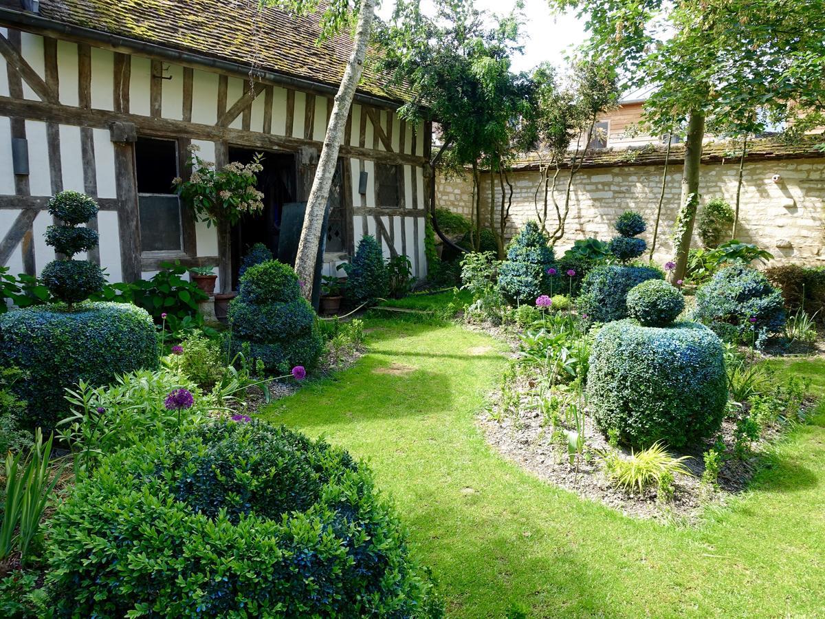 Le Jardin De La Cathedrale Bed & Breakfast Troyes Eksteriør bilde