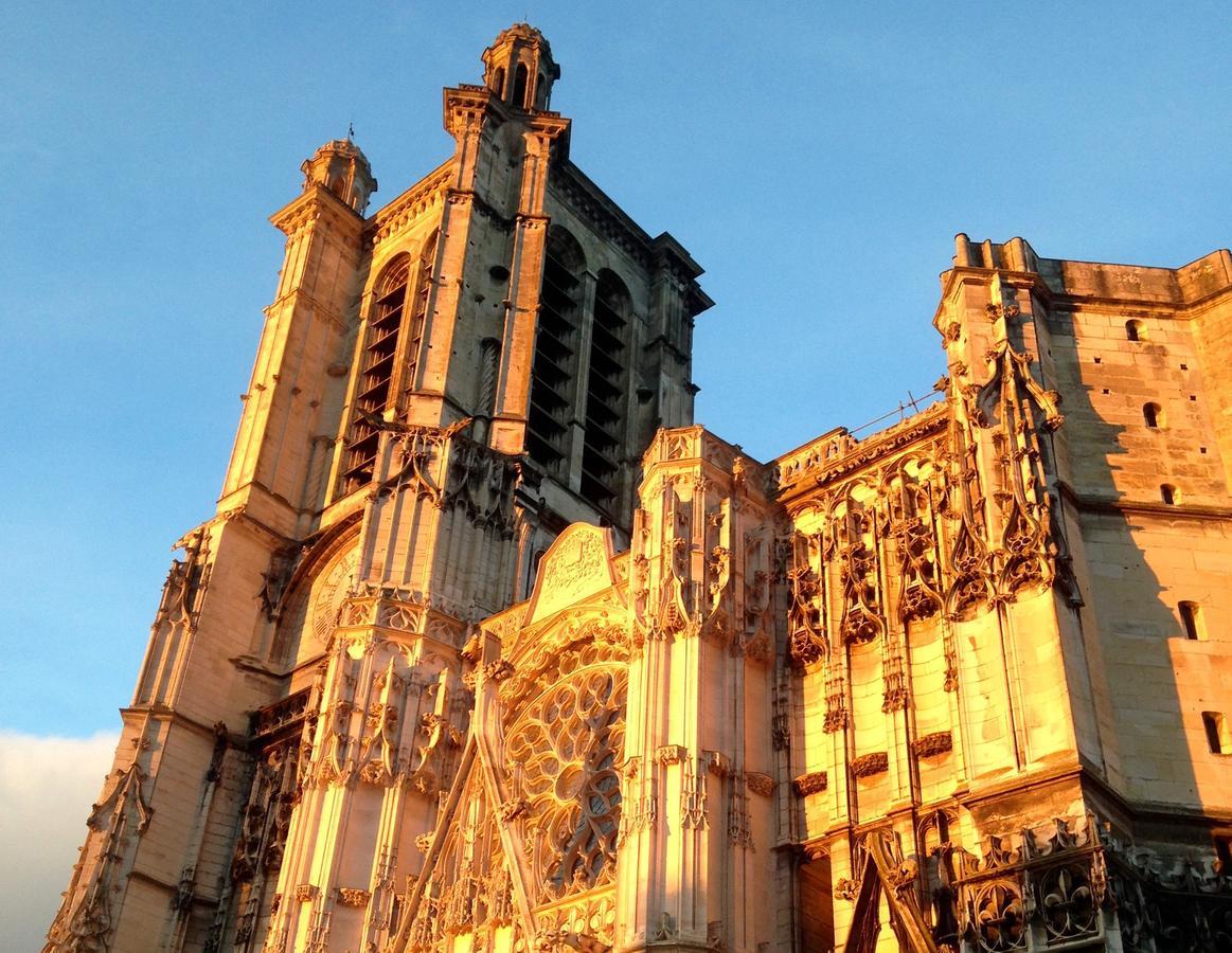 Le Jardin De La Cathedrale Bed & Breakfast Troyes Eksteriør bilde