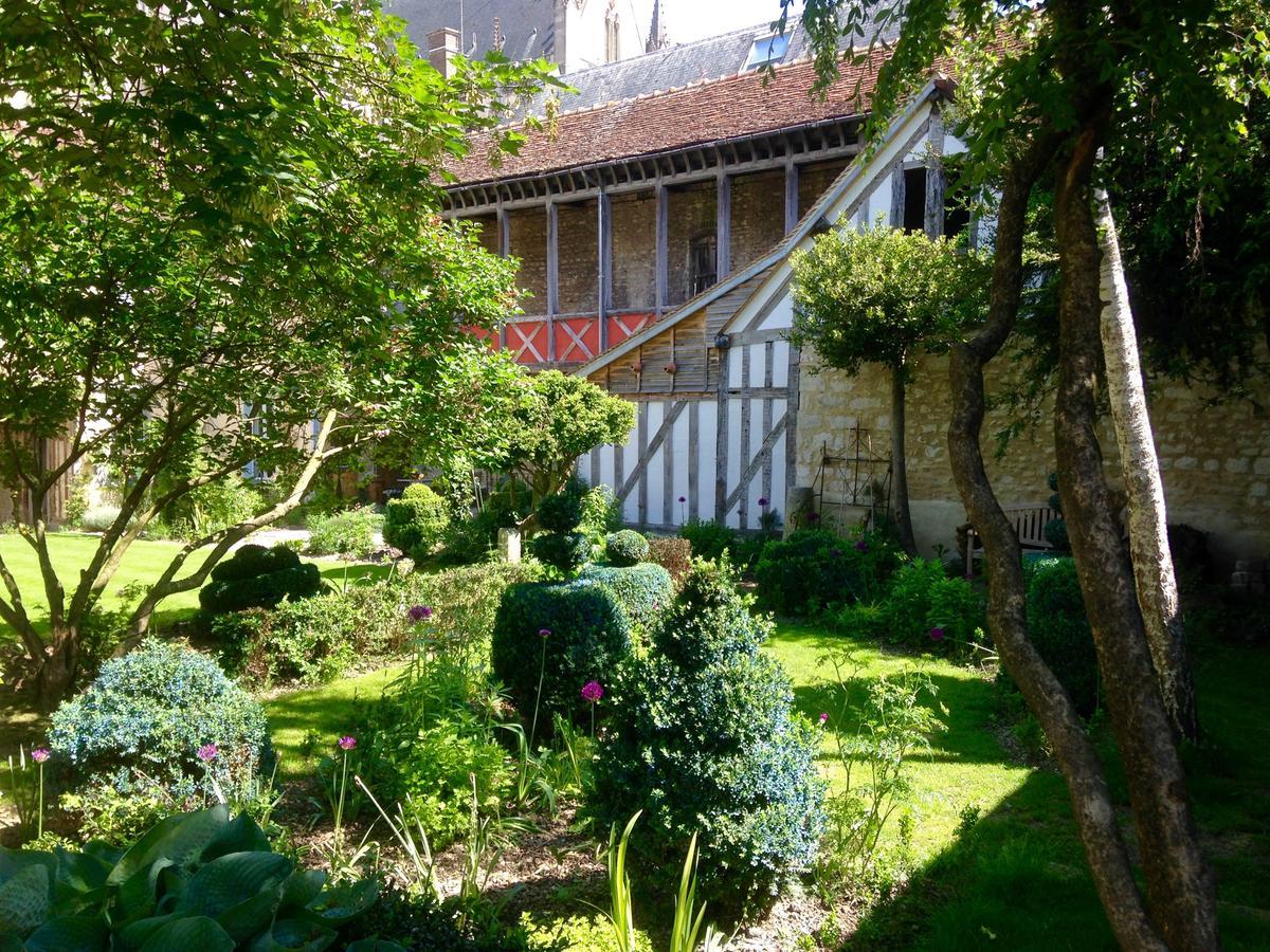 Le Jardin De La Cathedrale Bed & Breakfast Troyes Eksteriør bilde